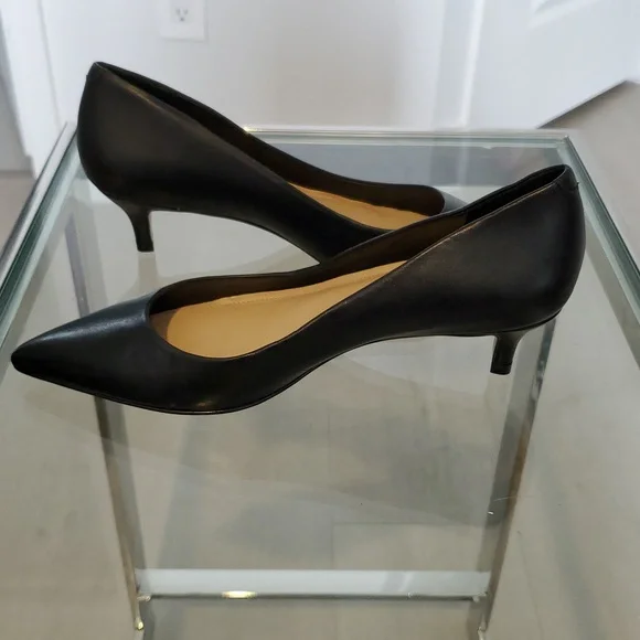 Saks 5th Ave womens Black Leather Kitten Heel Pumps Size 6 like new no box - Picture 6 of 8